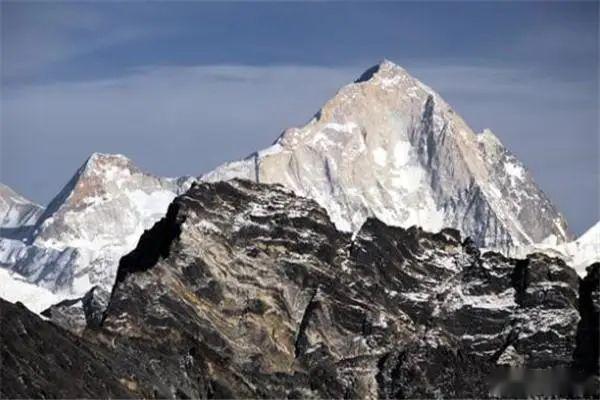 世界上位于前十的山峰,世界上海拔高度排名前十的山峰是哪些？