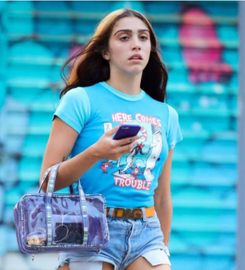 世界上最时尚的歌,麦当娜25岁女儿海边度假，你最喜欢麦当娜的哪首歌？