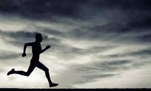 世界上跑步最黑的人最黑的运动员