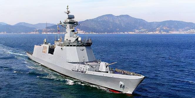 世界第一名舰艇排名前十,对比世界先进舰艇，中国052c导弹驱逐舰能否排进世界前十的行列，如果能进，具体的排名是多少