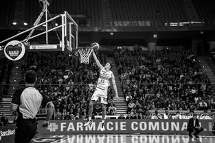 中国十大扣篮，中国最牛扣球明星